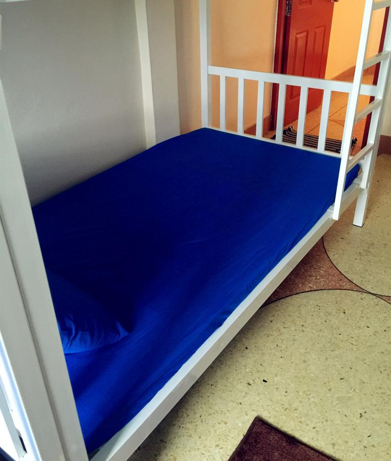 Small Elephant Hostel Bangkok Bagian luar foto