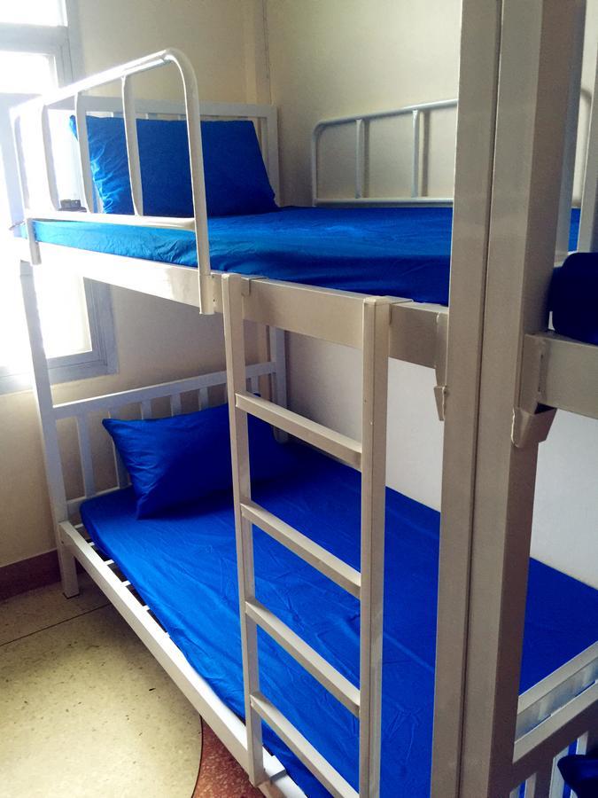 Small Elephant Hostel Bangkok Bagian luar foto