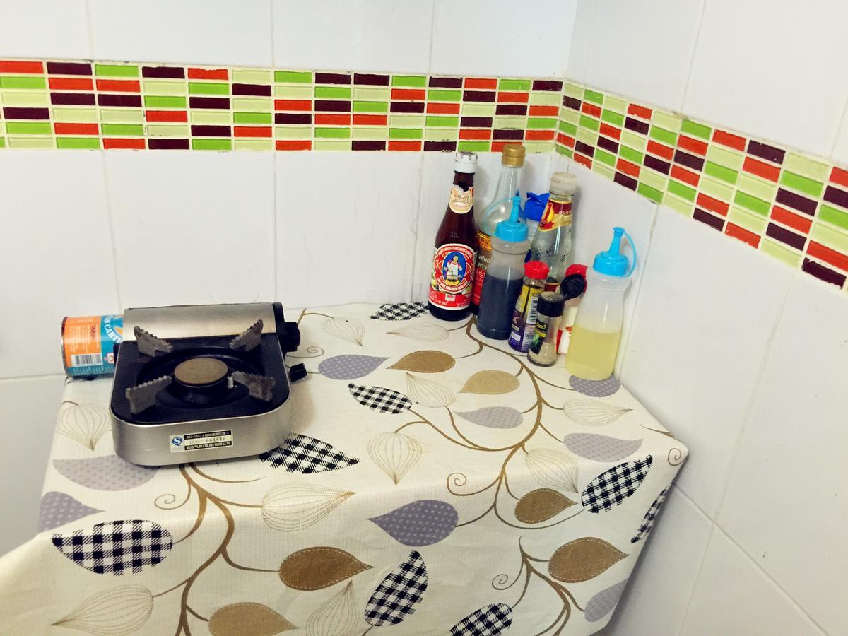 Small Elephant Hostel Bangkok Bagian luar foto
