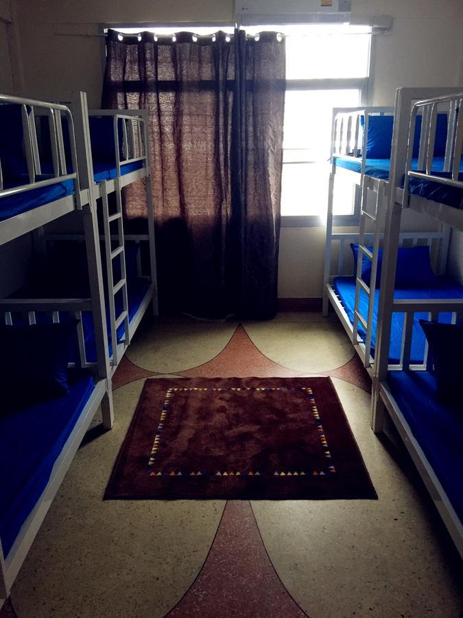 Small Elephant Hostel Bangkok Bagian luar foto