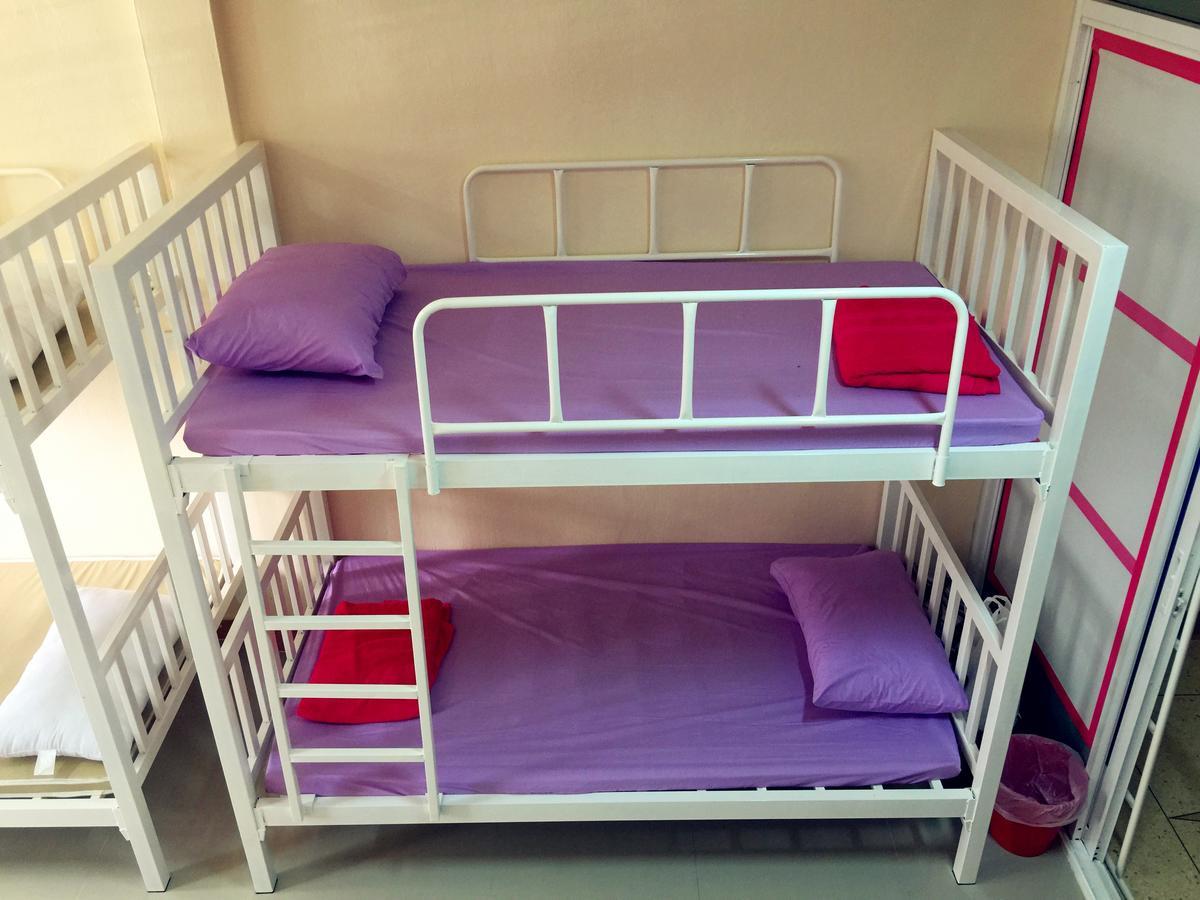 Small Elephant Hostel Bangkok Bagian luar foto