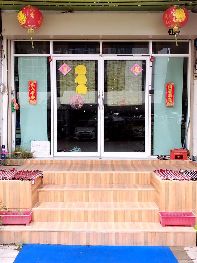 Small Elephant Hostel Bangkok Bagian luar foto