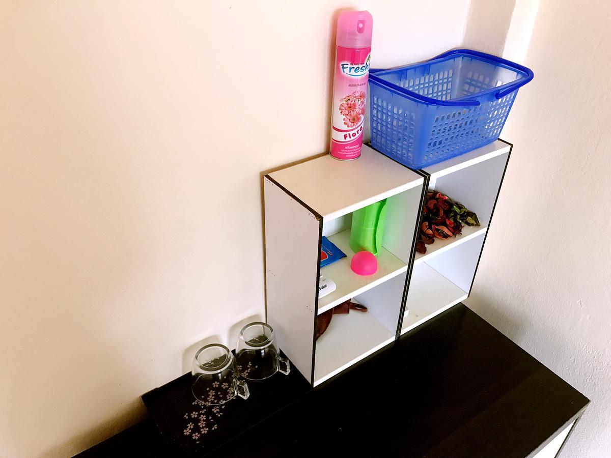 Small Elephant Hostel Bangkok Bagian luar foto
